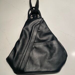 Vera Pelle Black Leather Triangular Bag